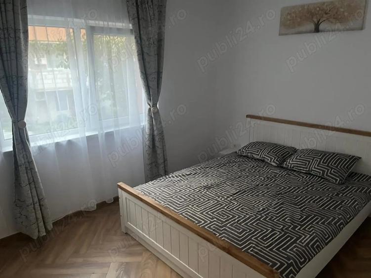 Apartament cu 3 camere semidecomandat în Cetate