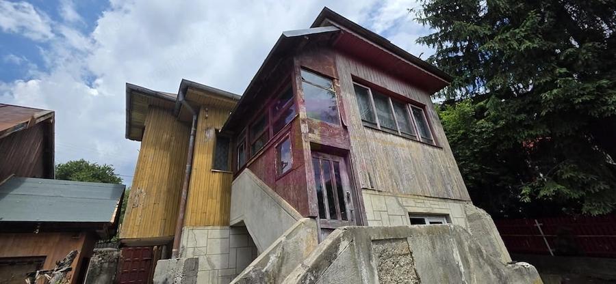 Casă cu Teren 187 Mp în Zamora