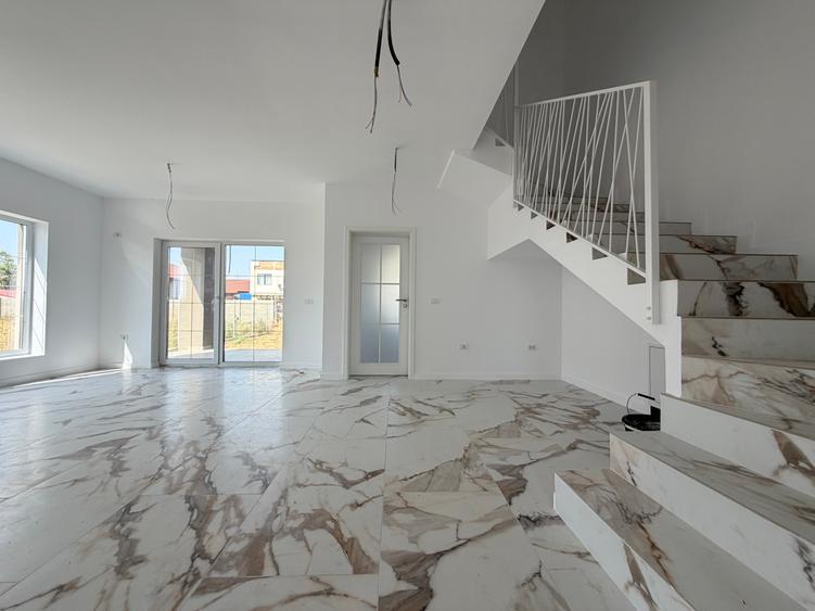 Duplex cu 5 camere cu Canalizare în Moșnița Nouă