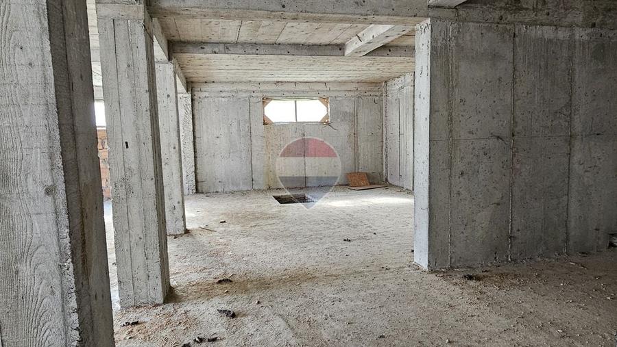 Casă individuală cu 10 camere cu Teren 1055 Mp în Dâmbovicioara