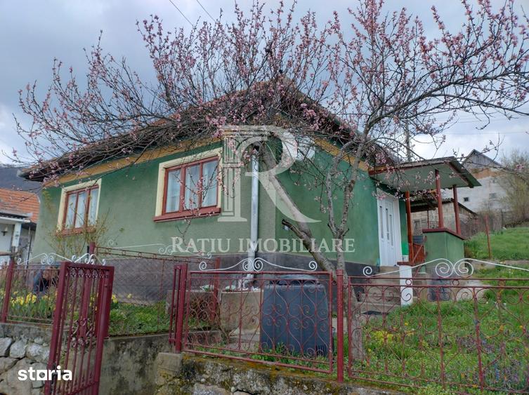 Casă cu 2 camere cu Teren 798 Mp în Certeju de Sus