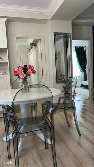 Apartament cu 3 camere semidecomandat, mobilat în Central