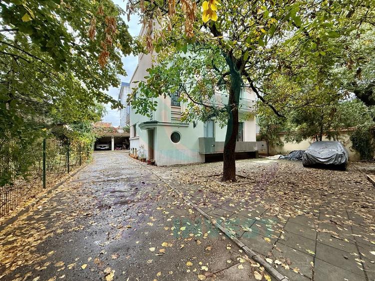 Apartament cu 4 camere decomandat în Calea Călărașilor