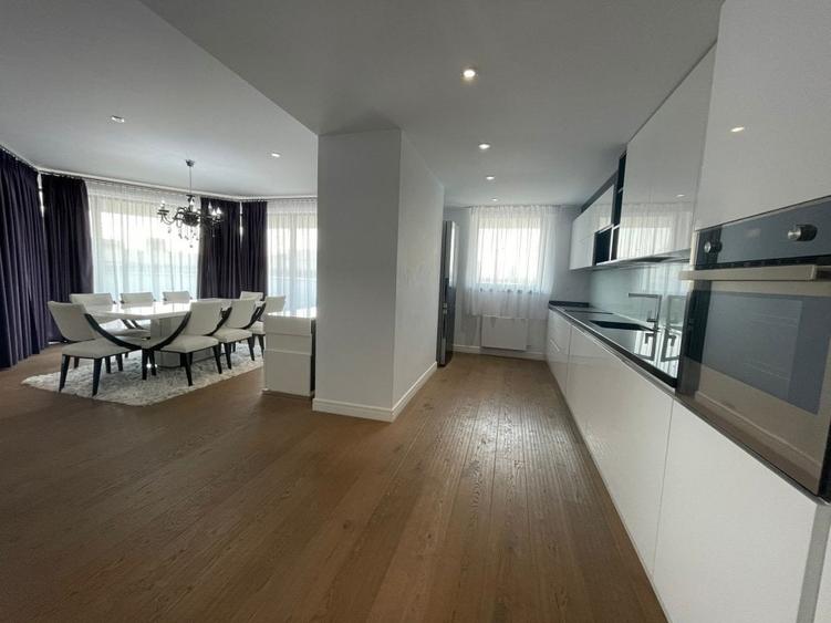 Apartament cu 4 camere decomandat, mobilat în Băneasa