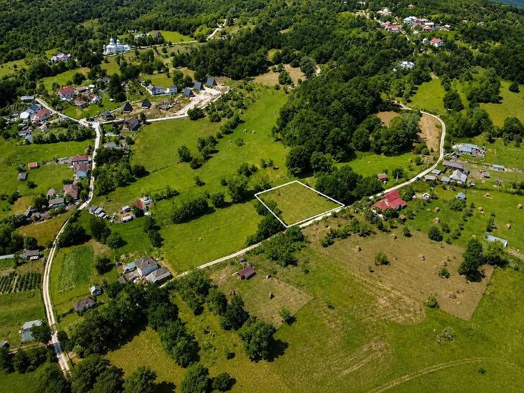 Teren de 1967 mp, în Central