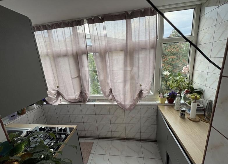 Apartament cu 3 camere decomandat, mobilat în Gorjului