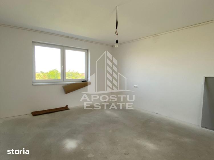 Casă cu 4 camere cu Teren 400 Mp în Săcălaz