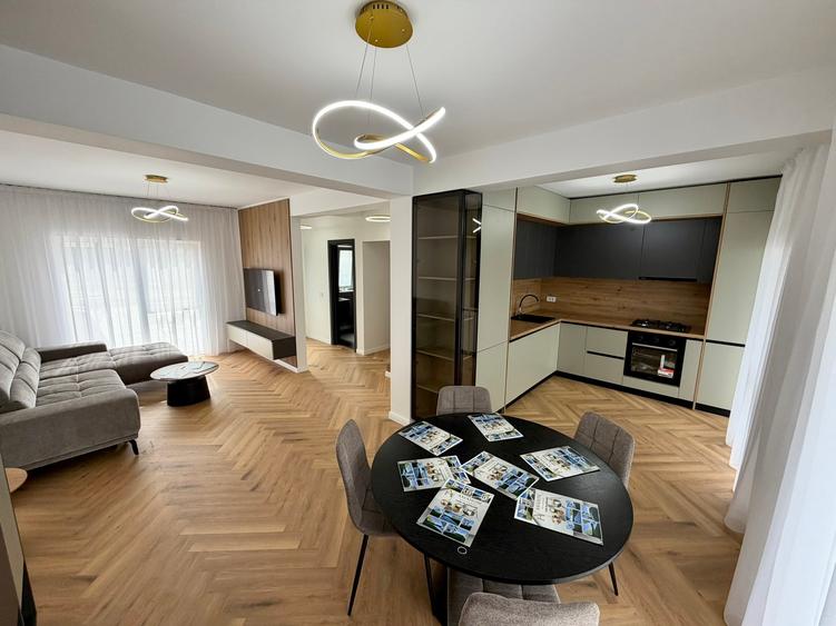 Duplex cu 4 camere cu Canalizare în Bucium