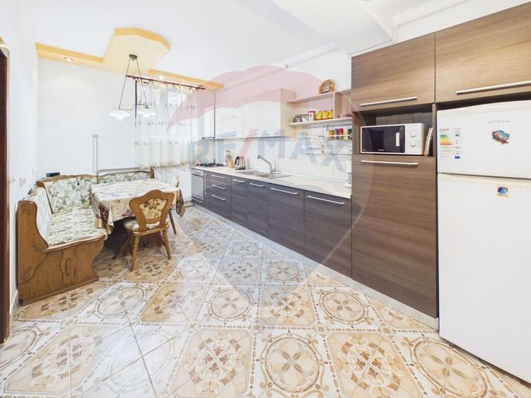 Casă individuală cu 6 camere cu Teren 400.7200012207 Mp în Cioplea