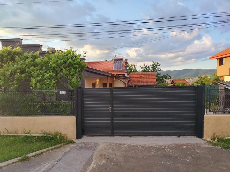 Casă cu 3 camere în Central