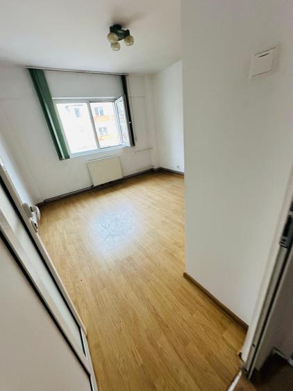OPORTUNITATE DE INVESTIȚIE: Apartament 3 camere, 2 băi, et. 2, bloc 1980 - Dacia - 6