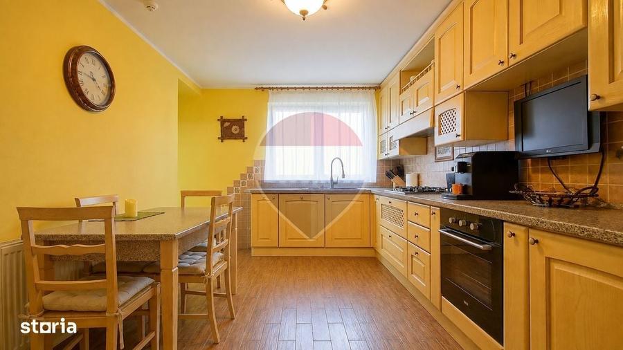 Casă cu 4 camere în Cristian