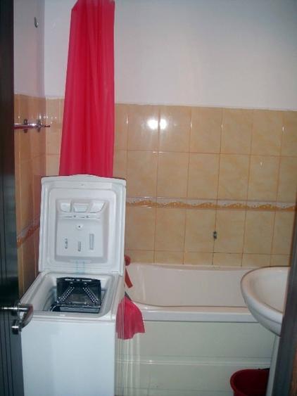 Apartament cu 3 camere decomandat, mobilat în Mircea cel Bătrân
