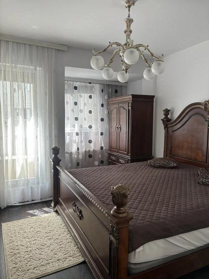 Apartament cu 4 camere decomandat în Delfinariu