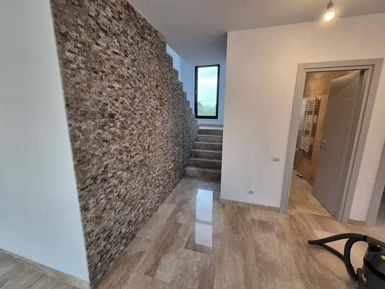 Casă individuală cu 5 camere cu Canalizare în Apahida
