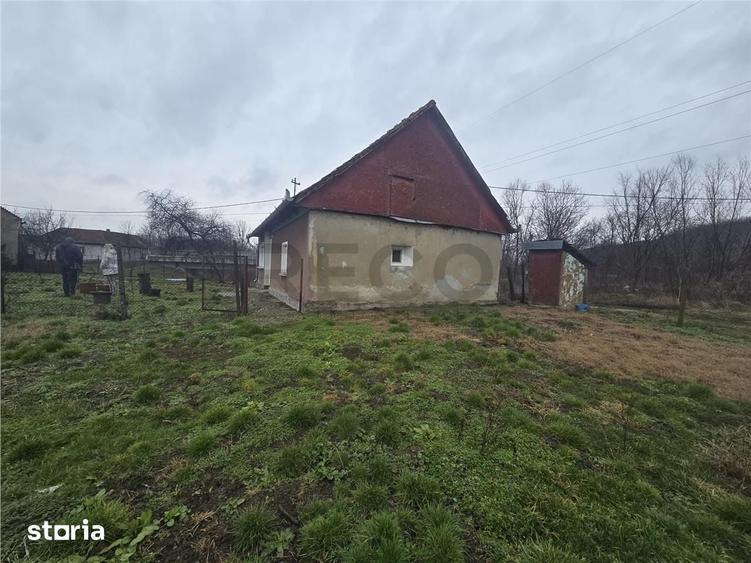 Casă cu 2 camere cu Teren 2685 Mp în Curtuișeni
