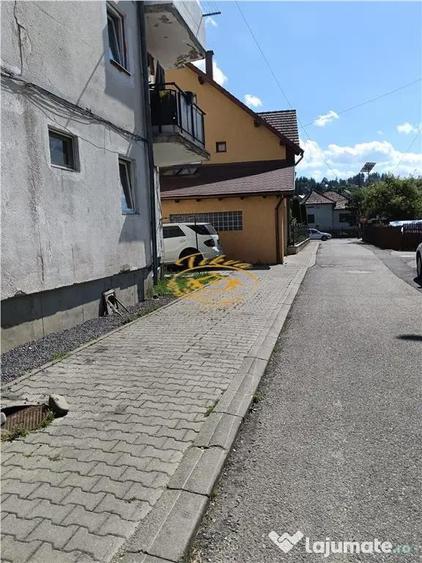 Apartament cu 2 camere decomandat în Toplița