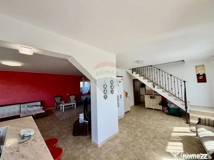 Casă cu 5 camere cu Teren 3400 Mp în Răchitosu