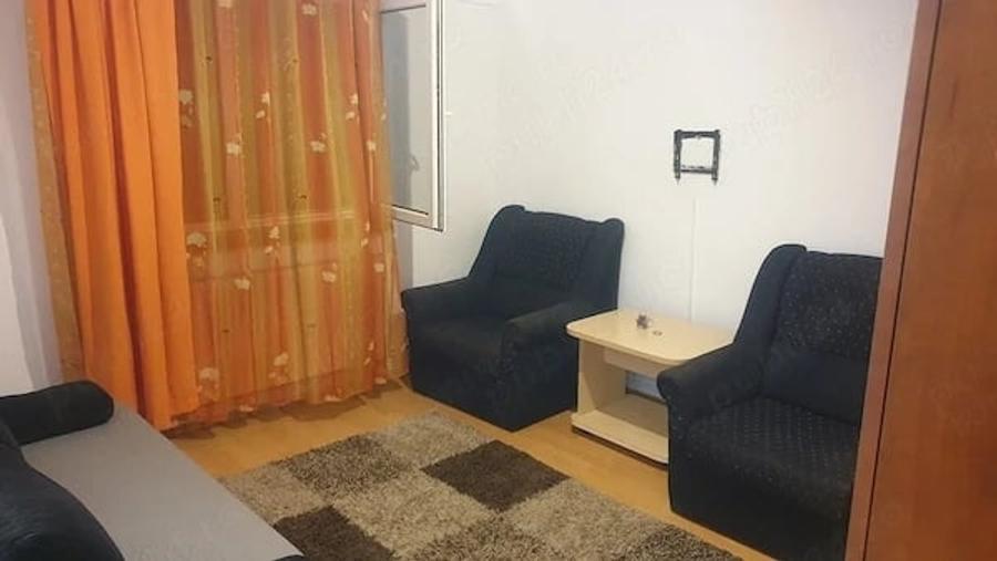 Apartament cu 3 camere semidecomandat în Central