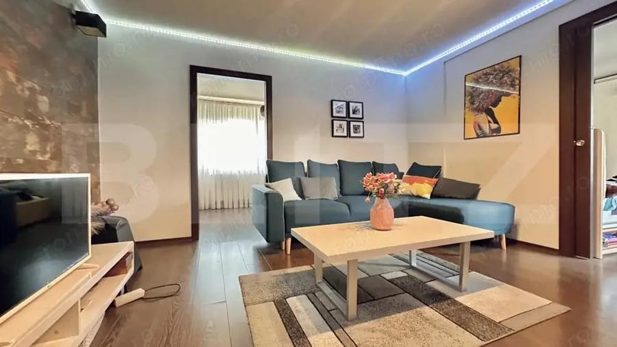 Apartament cu 4 camere semidecomandat, mobilat în Decebal