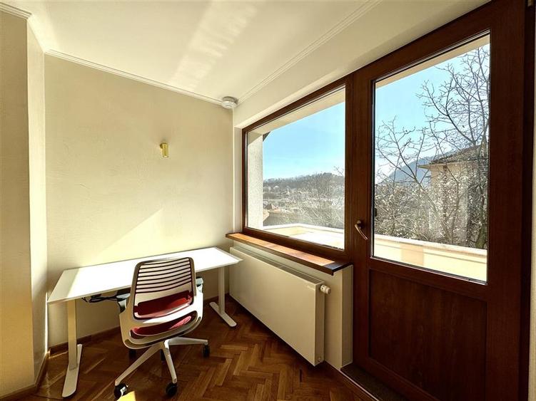 Birou, de 500 mp, în Central