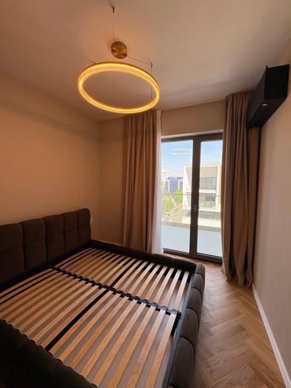 Penthouse cu 3 camere semidecomandat în Barbu Văcărescu
