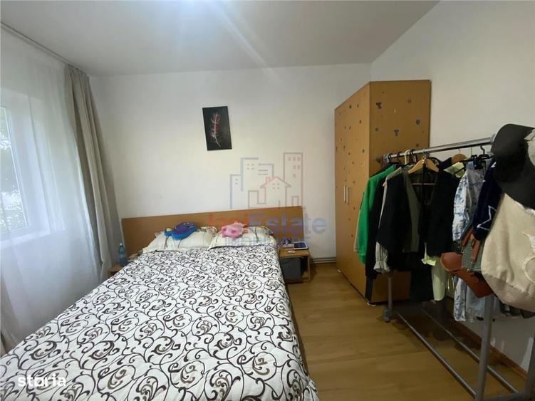 Apartament cu 3 camere semidecomandat în Alexandru cel Bun