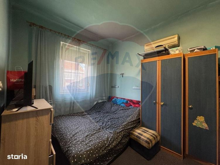 Casă cu 4 camere cu Teren 450 Mp în Șega
