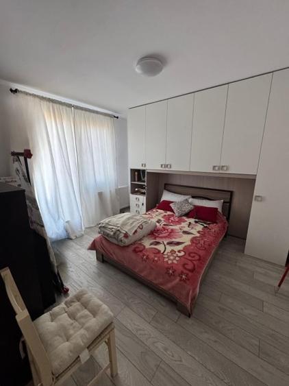 Casă individuală cu 7 camere cu Canalizare în Săsar