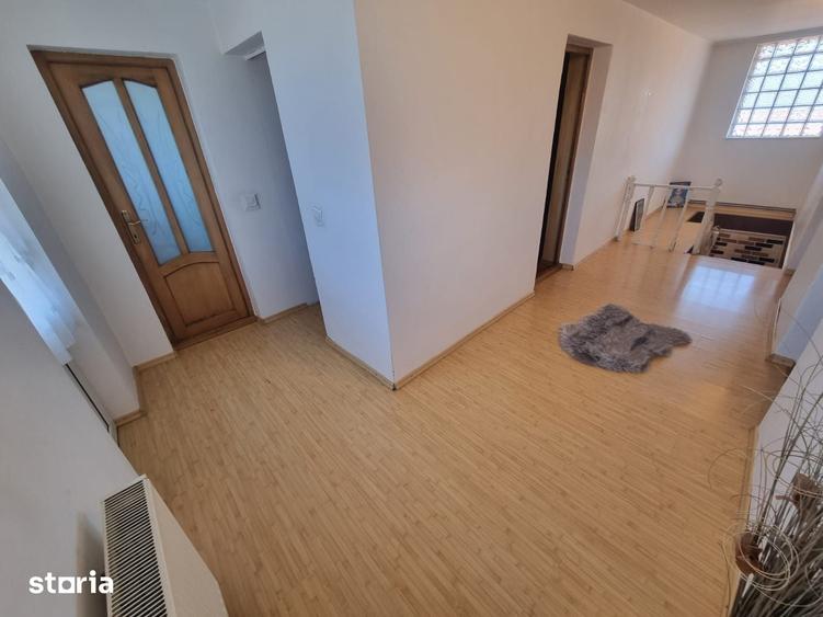 Casă cu 5 camere decomandat cu Teren 700 Mp în Central