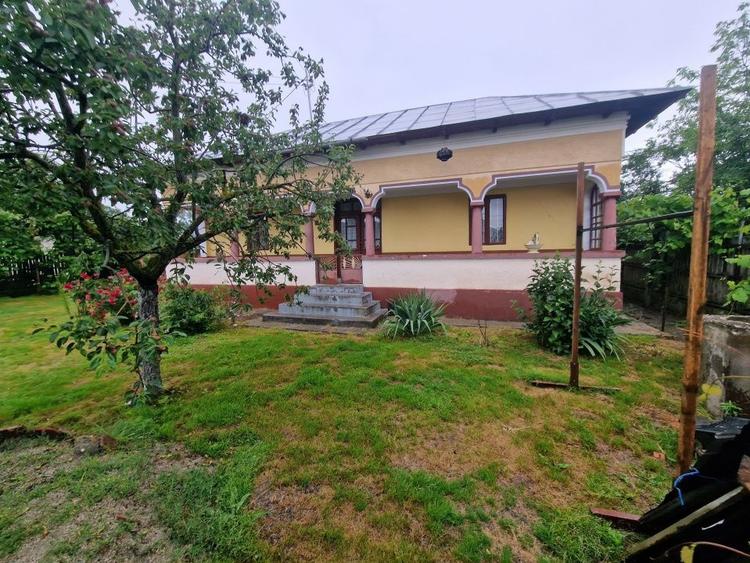 Casă individuală cu 3 camere cu Canalizare în Lunca Corbului