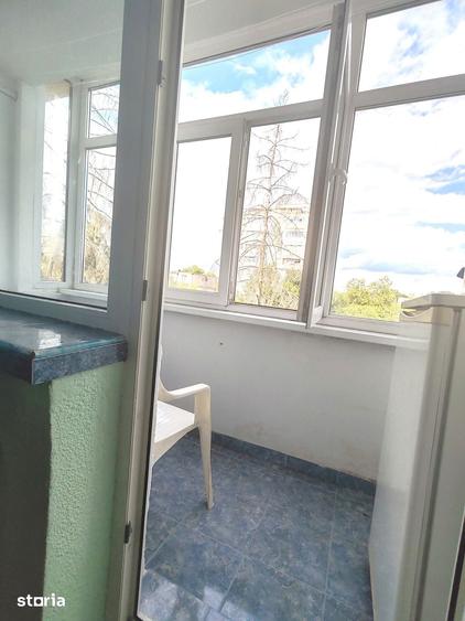 Apartament cu 2 camere semidecomandat în Craiovei