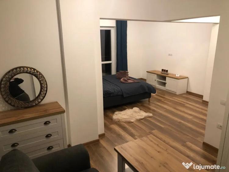 Apartament cu 4 camere decomandat în Cioplea