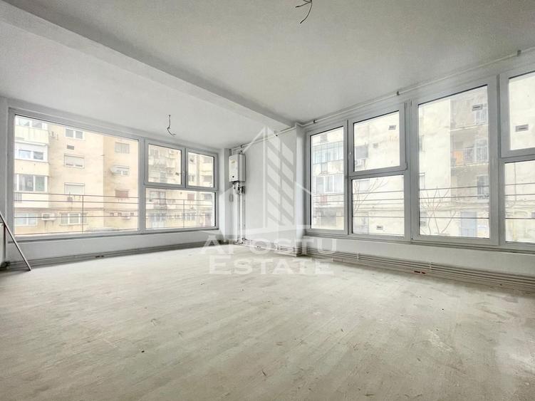 Spațiu comercial, de 30 mp, în Intim