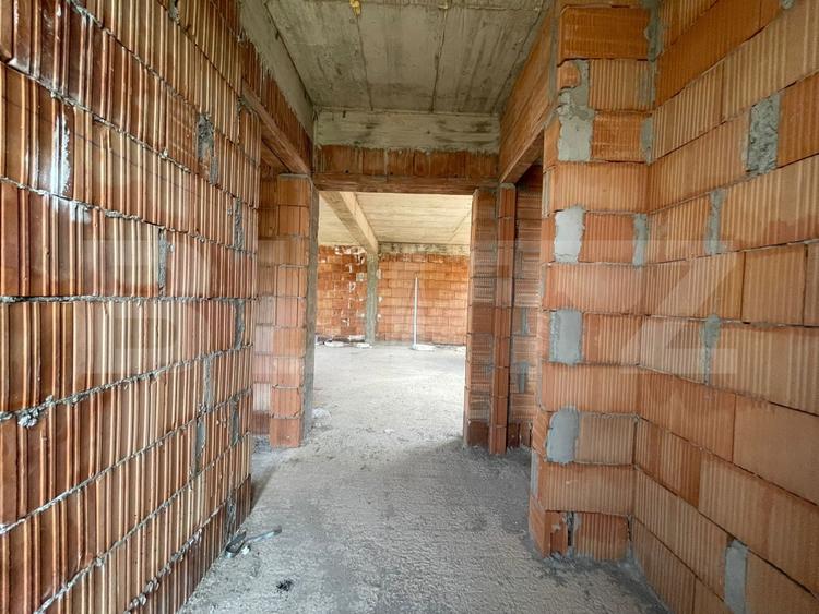 Duplex cu 5 camere cu Canalizare în Dâmbul Rotund