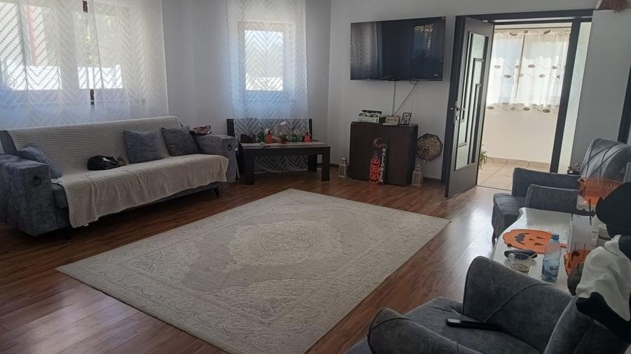 Casă individuală cu 5 camere cu Canalizare în Exterior Nord