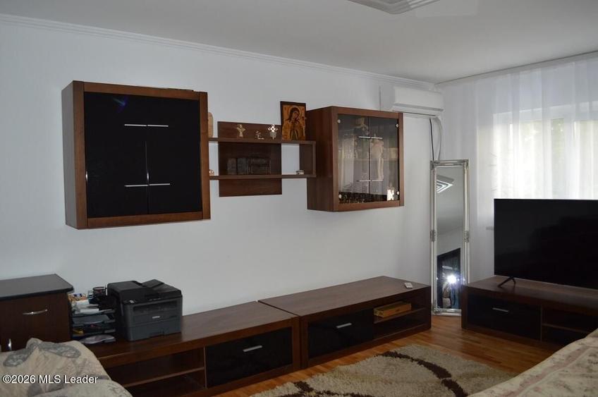 Apartament cu 3 camere decomandat, mobilat în Popa Șapcă