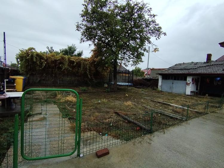 Casă individuală cu 5 camere cu Canalizare în Romanești