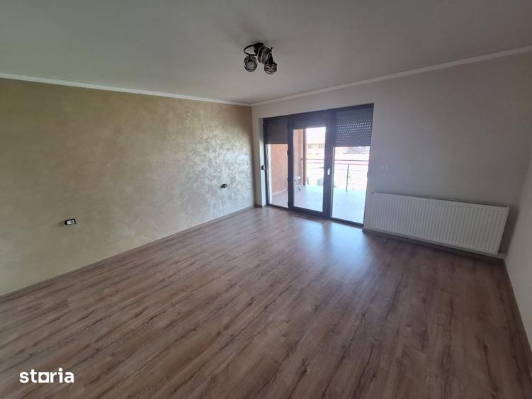 Casă cu 5 camere cu Teren 350 Mp în Giarmata