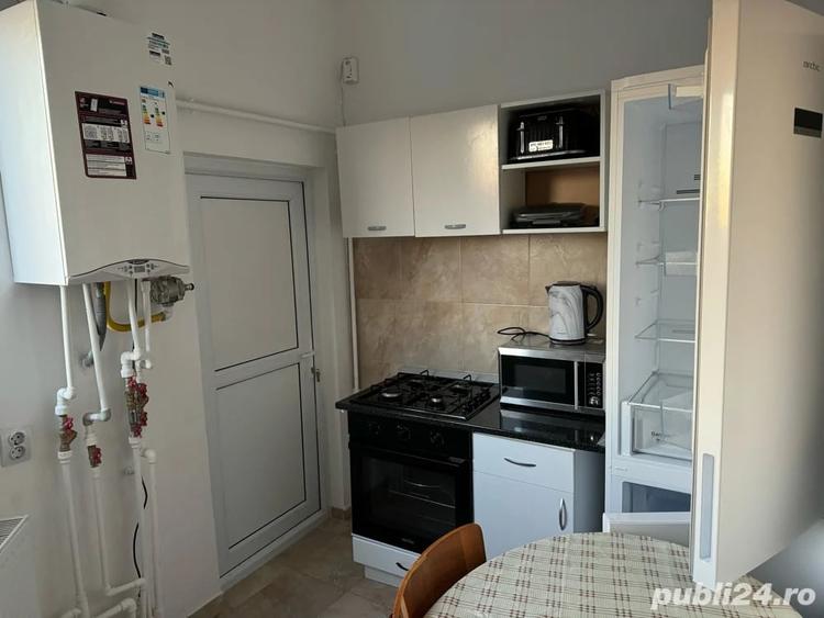 Apartament cu 2 camere semidecomandat, mobilat în Cișmigiu