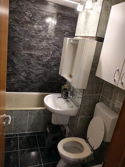 Apartament cu 3 camere decomandat în Girocului