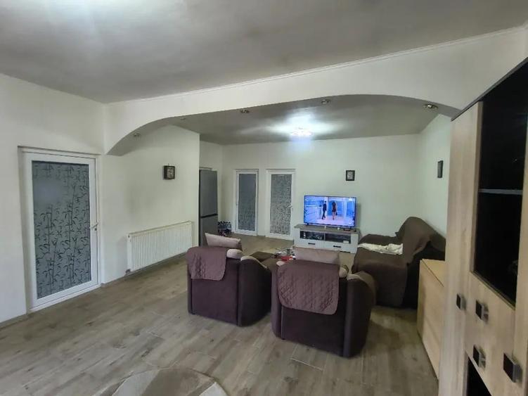 Casă cu 2 camere în Central