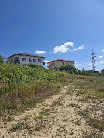 Teren de 652 mp, în Broșteni