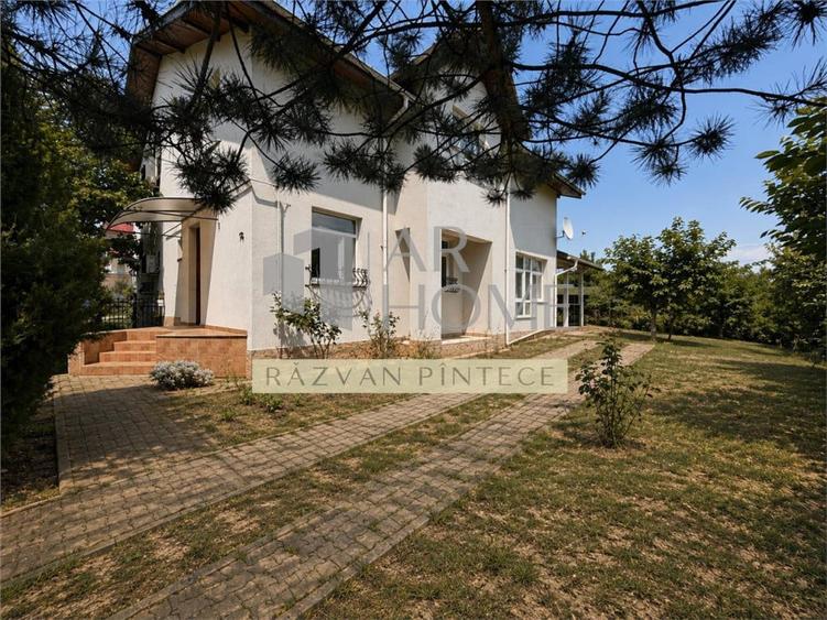Casă cu 4 camere cu Teren 614 Mp în Bucov