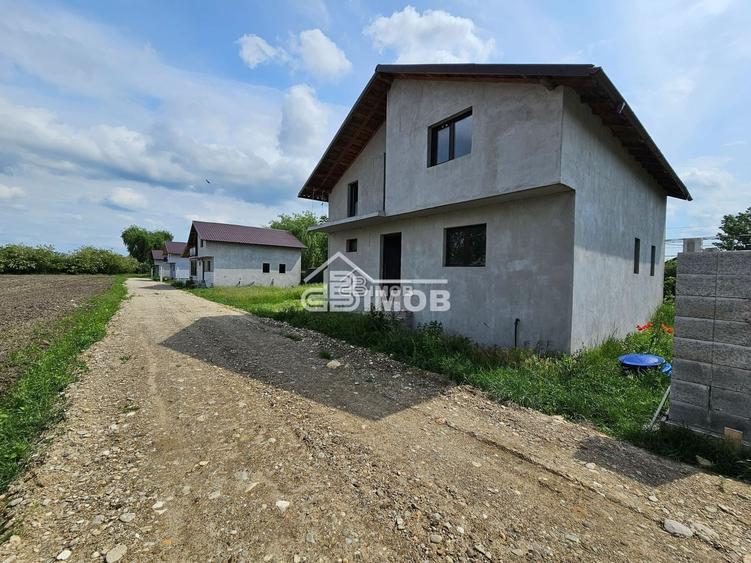 Casă de vânzare în Lazuri – aproape de lacuri, aproape de liniște, de - 2