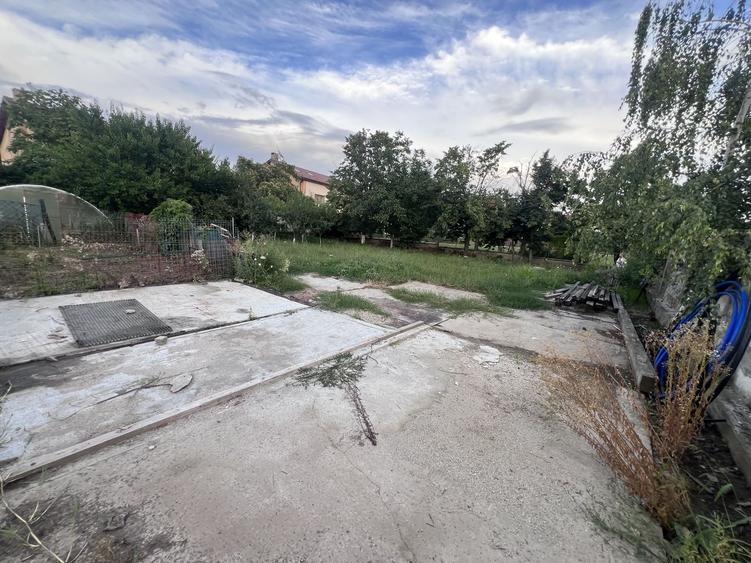 Teren Construcții intravilan de 749.90002441406 mp, în Nord-Est