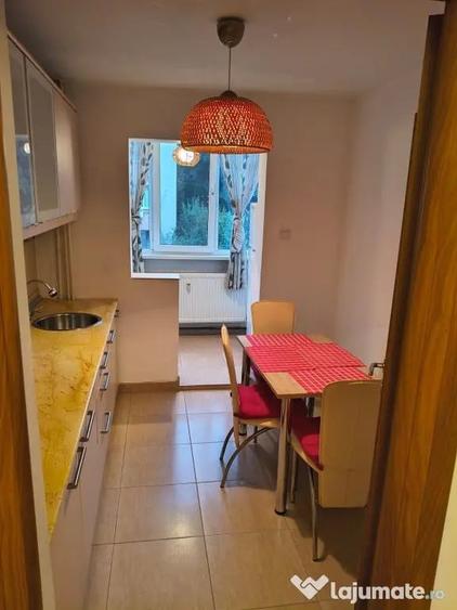Apartament cu 3 camere decomandat în Lacul Tei