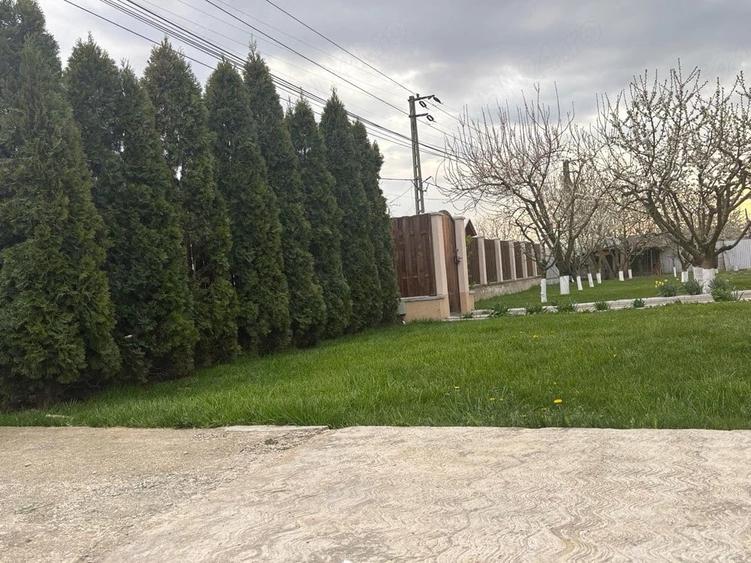 Casă cu 4 camere cu Teren 500 Mp în Central