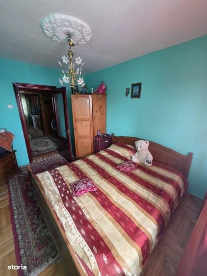 Apartament cu 3 camere decomandat în Mioriței