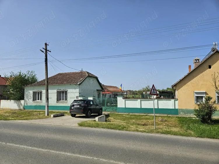 Casă cu Teren 1996 Mp în Giulvăz
